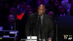 Michael Jordan en larmes lors des hommages à Koby Bryant et sa fille Gianna, USA, le 24 février 2020.