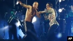 Calle 13 y su integrante Eduardo José Cabra Martínez, más conocido como Visitante, lograron 9 y 10 nominaciones respectivamente.
