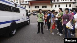 A police van leaves the premises of a dormitory as negotiations with striking bus drivers continue within the building in Singapore, November 26, 2012. 