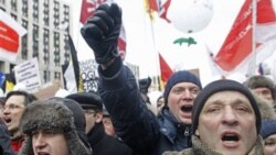 Demonstrators in Moscow protest against suspected cheating in Russia's parliamentary elections