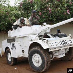 Un blindé des Casques bleus à Abidjan