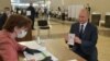 الیکشن کمیشن کے مطابق روس کے 77 فی صد عوام نے صدر پیوتن کو مزید دو مدت کے لیے الیکشن لڑنے کا حق دینے کے لیے آئینی ترمیم کے حق میں ووٹ دیا ہے۔
