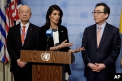지난달 8일 유엔 안보리에서 북한의 탄도미사일 발사에 대응한 회의가 열린 가운데, 미한일 3국 유엔 대사들이 회의 직후 공동기자회견을 열었다. 왼쪽부터 벳쇼 고로 일본 대사, 니키 헤일리 미국 대사, 조태열 한국 대사.