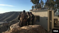 Iraqi Kurdish Peshmerga soldiers huddle around Maj. Gen. Sirwan Barzani in Makhmour, Iraq. Makhmour is expected to serve as one of the staging points for Iraqi and Peshmerga forces in the advance against the Islamic State-controlled city of Mosul, March 8. (S. Behn/VOA)