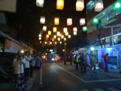 Kawasan Masjid Jogokariyan, Yogyakarta di malam pertama tarawih, 23 April 2020. (Foto: Agus)