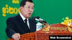 Prime minister Hun Sen speaks at Belty University. 