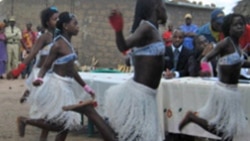 Zimbabwe quer travar casamentos prematuros