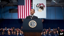 Presiden Barack Obama berpidato di Hyde Park Academy, Chicago, Jumat (15/2). (AP Photo/Evan Vucci)