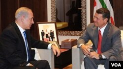 PM Benjamin Netanyahu saat bertemu Raja Abdullah II di Amman, Yordania untuk membahas perdamaian dengan Palestina.