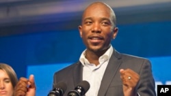 Newly elected Democratic Alliance (DA) party leader Mmusi Maimane, delivers his victory speech after being elected leader, May 10, 2015 in Port Elizabeth, South Africa. 