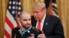 Trump condecora a soldado por heroismo en Afganistán