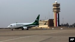Самолет Iraqi Airways прибывает в аэропорт Багдада