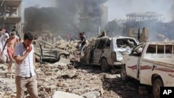 시리아 북부 쿠르드 마을인 카미실리에서 연쇄 폭탄 테러가 발생해 수십명이 숨졌다고, 시리아 관영통신이 보도했다.