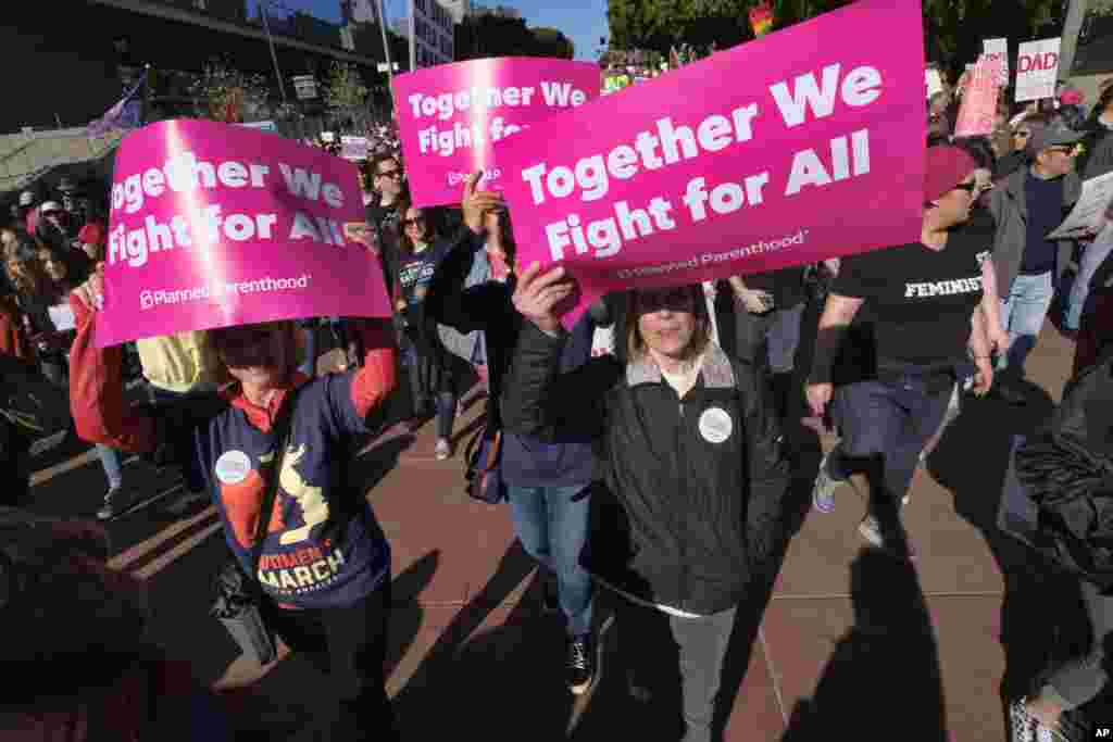 راهپیمایی سالانه زنان در لس آنجلس با شرکت صدها نفر برگزار شد. &nbsp;