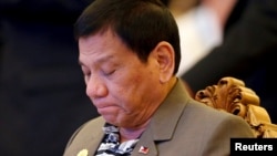 Tổng thống Philippines Rodrigo Duterte bày tỏ hối tiếc rằng phát biểu của ông đã biến thành công kích cá nhân đối với nhà lãnh đạo Mỹ.
