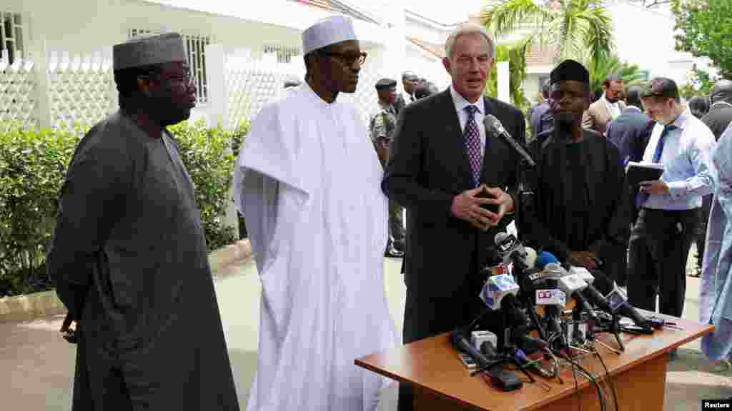 Shugaban Kasar Najeriya Mai Jiran Gado Muhammadu Buhari da Tsohon Faras MInistan Birtaniya Tony Blair, Mayu 13, 2015.