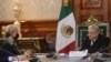 El presidente de México, Andrés Manuel López Obrador, conversa con la secretaria de Energía de EE. UU., Jennifer Granholm, en la Ciudad de México el 20 de enero de 2022. Foto publicada en la cuenta de Twitter del Ejecutivo mexicano.