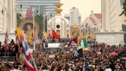 Pro-democracy demonstrators flash a three-finger salute while sitting on the ground during a Thai anti-government mass protest, on the 47th anniversary of the 1973 student uprising, in Bangkok, Thailand October 14, 2020. REUTERS/Soe Zeya Tun