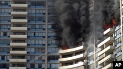 El fuego en el edificio Marco Polo comenzó en el nivel 26 y se propagó al menos al nivel 27 y a otras unidades.