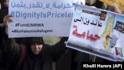 Des milliers d'employés de l'UNRWA manifestent en soutien à leur organisation à la suite des coupures du financement américain dans la ville de Gaza, le 29 janvier 2018.