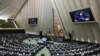 Lantai parlemen saat mosi percaya kabinet Presiden Ebrahim Raisi, di Majelis Permusyawaratan Islam di Teheran, Iran 25 Agustus 2021. (Foto: Majid Asgaripour/West Asia News Agency via REUTERS)