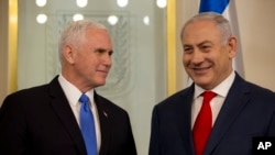 Firai ministan Isra'ila Benjamin Netanyahu tare da mataimakin shugaban Amurka, Mike Pence.