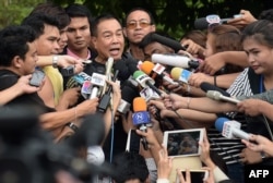 National police chief General Somyot Poompanmoung speaks to reporters outside the compound where police detained a suspect in the August 17 Bangkok shrine bombing, in a Bangkok suburb on Aug. 29, 2015.