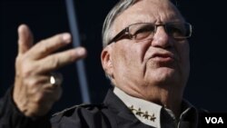 ທ່ານ Joe Arpaio ​ແລະ​ພວກ​ເຈົ້າ​ໜ້າ​ທີ່ ຜູ້​ເປັນ​ລູກນ້ອງ ພາກັນ ເຈາະຈົງຢຸດລົດ ແລະກວດຄົ້ນແຕ່ຊາວລາຕິນ ອາເມຣິກັນເທົ່ານັ້ນ. 