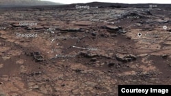 Pemandangan Yellowknife Bay yang diambil dari rover Curiosity, tempat ditemukannya bukti elemen penunjang kehidupan. 