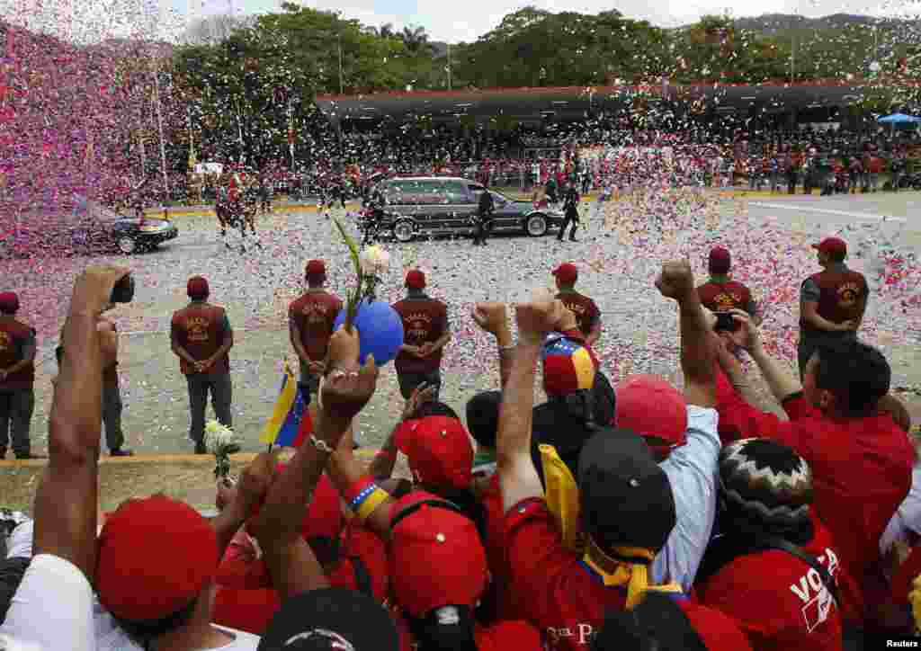 ہوگو شاویز 14 سال تک وینزویلا کے رہنما رہے، گزشتہ ہفتے اُن کی آخری رسومات میں کئی ممالک کے رہنماؤں نے بھی شرکت کی۔