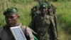 Des militaires des Forces armées de la RDC sur le front contre les miliciens Mai Mai dans le Parc des Virunga, Nord-Kivu, juin 2017 (VOA/Charly kasereka)