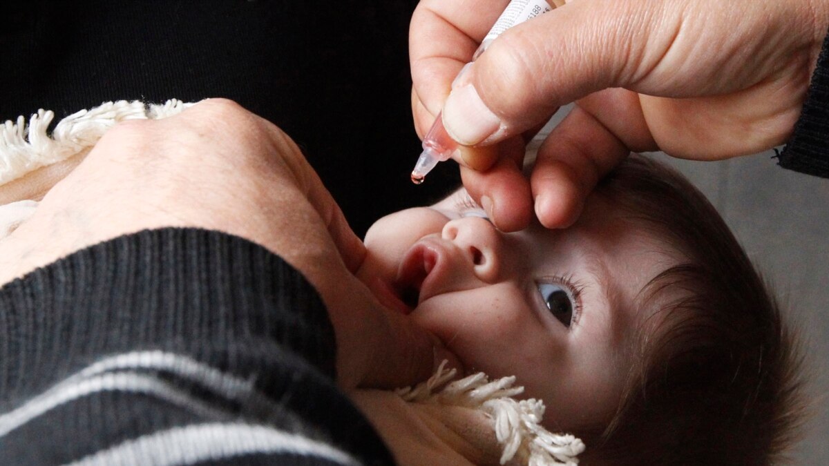 Ребенок умер от прививки от полиомиелита. Вакцинация детей ЮНИСЕФ. Смерть от полиомиелита в мире по годам.