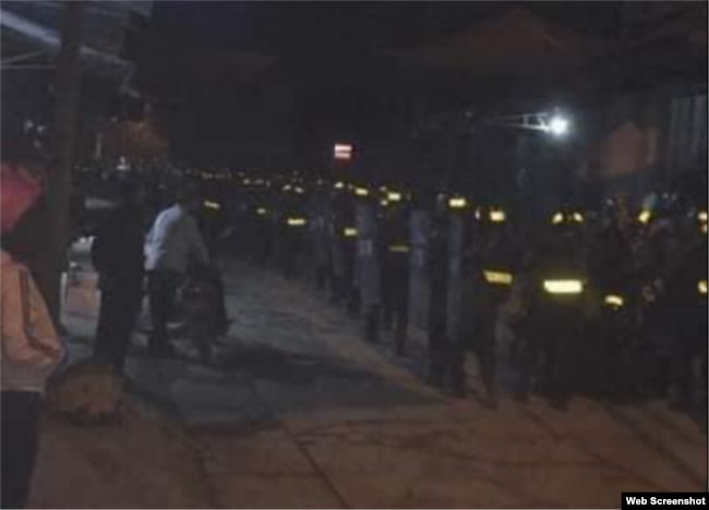 Cảnh sát cơ động trấn áp người dân Đồng Tâm, Hà Nội (sáng sớm 9/1/2020, Photo: Dong Tam TV)