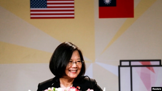 台湾总统蔡英文2018年8月12日过境美国时在洛杉矶美籍华人宴会上讲话。