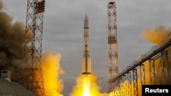 
Le Proton -M fusée, portant le vaisseau spatial ExoMars 2016 vers Mars, lancé depuis le cosmodrome de Baïkonour, au Kazakhstan, le 14 mars, 2016.
