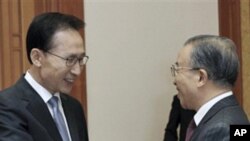 South Korean President Lee Myung-bak, left, shakes hand with Chinese State Councilor Dai Bingguo during their meeting at the presidential house in Seoul, South Korea, Sunday, Nov. 28, 2010. The United States and South Korea began joint war games Sunday as
