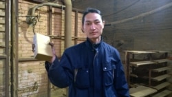 2015年，他把在北京吸尘100天收集来的雾霾混着陶土做成了一块砖。