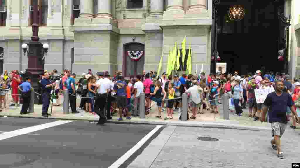 Des partisans de Bernie Sanders, le 25 juillet 2016 à Philadelphie.&nbsp;