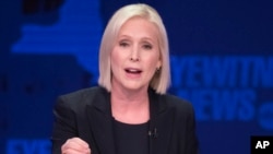 La senadora Kirsten Gillibrand, demócrata por Nueva York, habla en un debate del senado de NY organizado por WABC-TV, en Nueva York, el 25 de octubre de 2018. 