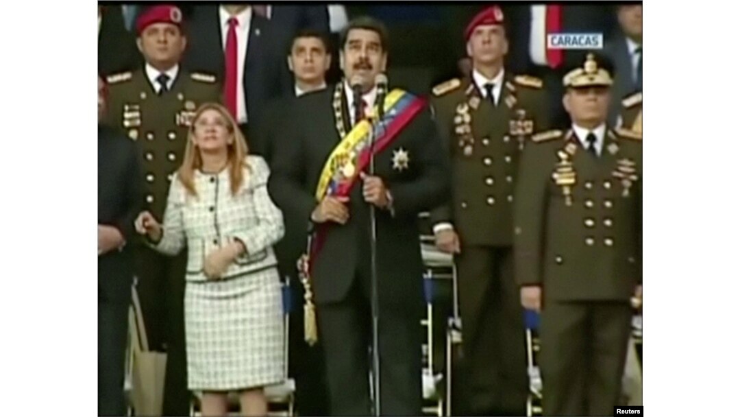 Venecuelanski predsednik, Nikolas Maduro, reaguje tokom događaja koji je bio prekinut, navodno eksplozijom drona, na ovom isečku video snimka koji je snimila vlada, 4. avgusta 2018. u Karakasu, Venecuela.