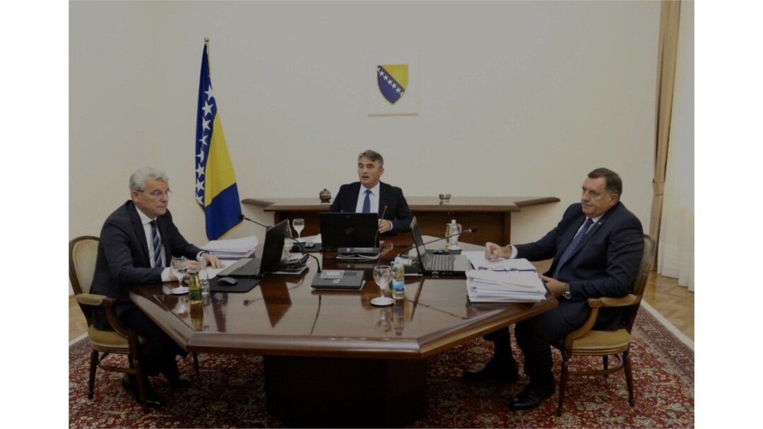 Članovi Predsjedništva BiH Milorad Dodik, Željko Komšić i Šefik Džaferović postigli su dogovor da otkažu sjednice o ANP i mandataru, Sarajevo, 20. august 2019.