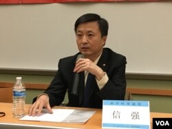 上海复旦大学台湾研究中心主任信强(美国之音钟辰芳拍摄)