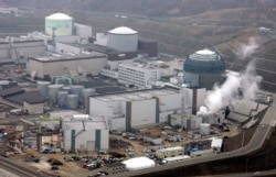 PLTN Tomari milik Hokkaido Electric Power Co. terlihat di Kota Tomari di Pulau Hokkaido utara Jepang, dalam gambar ini diambil oleh Kyodo pada 16 April 2008. (Sejumlah pakar mendesak pemerintah Indonesia untuk segera membangun PLTN yang merupakan sumber energi terbersih. Foto: Kyodo via REUTERS)