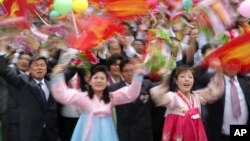 Учасники параду у Пхеньяні
