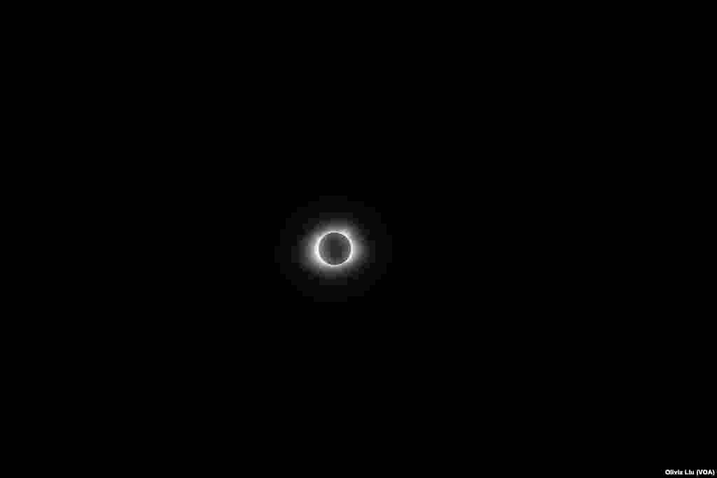 The solar corona is visible in this picture of the total solar eclipse of 2017.