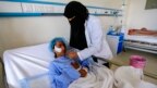 Một cô gái Yemen bị thương trong cuộc không kích vào quận Kisar phía bắc tỉnh Hajjah, đang dược điều trị tại một bệnh viện do phe Houithi kiểm soát ở thủ đô Sanaa, ngày 11/3/2019.