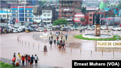 La place de l’Indépendance inondée par la pluie, à Bukavu, le 11 janvier 2020. (VOA/Ernest Muhero)