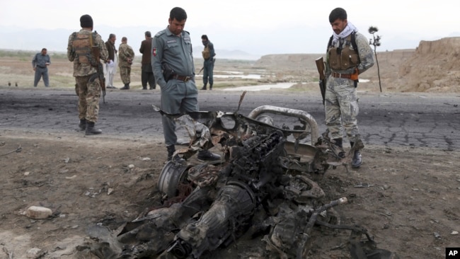 2019年4月9日阿富汗安全部队在自杀式袭击现场