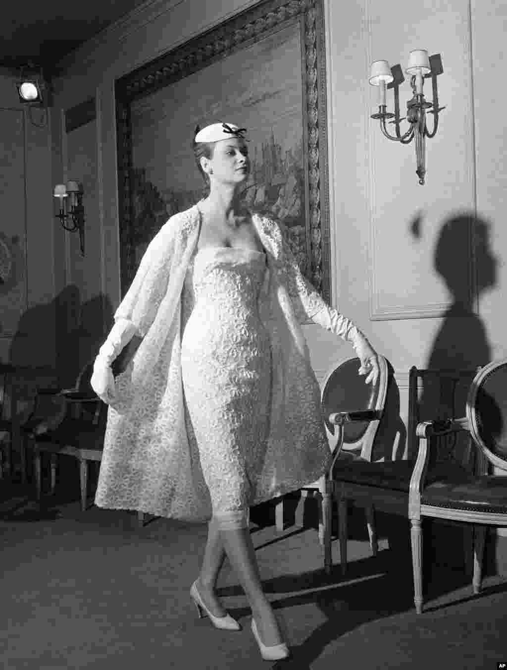 امروز در تاریخ: سال ۱۹۵۷ &ndash; یکی&zwnj; از آخرین طرح های لباس از کریستین دیور، طراح مد فرانسوی ۱۰ ماه قبل از فوت او عرضه شد.