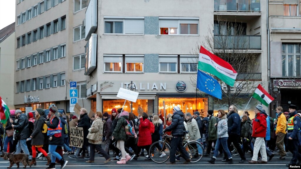 Hungari: Universiteti i financuar nga Sorosi do të mbyllet